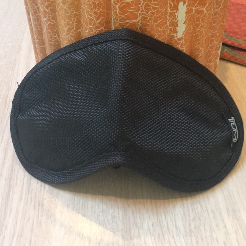 ❤️NWOT Tumi sleep mask